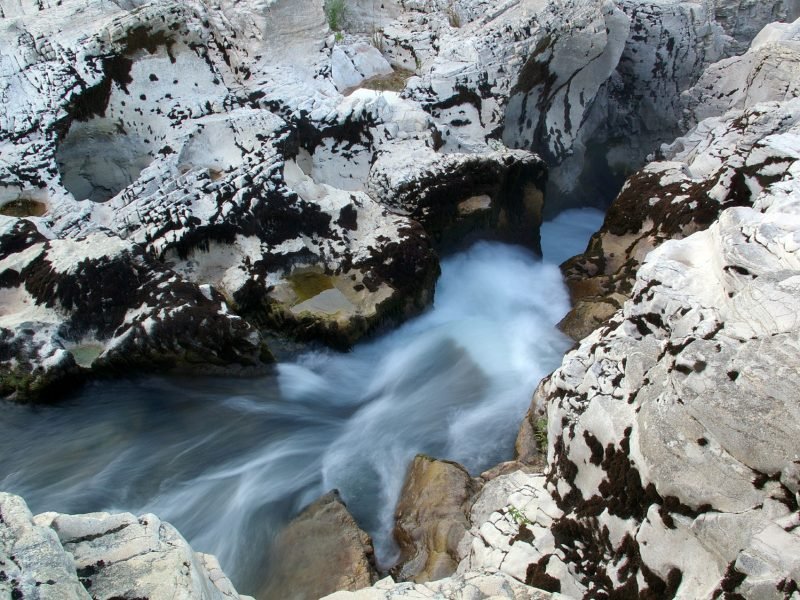 cascade-567388_1920-1.jpg